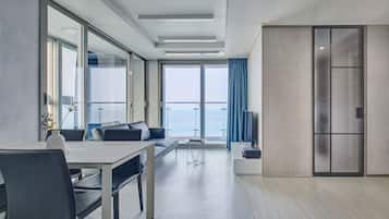 Televisión de pantalla plana de 55 pulgadas con canales por cable