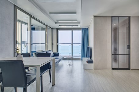 55-inch flat-screen TV with cable channels, TV, heated floors