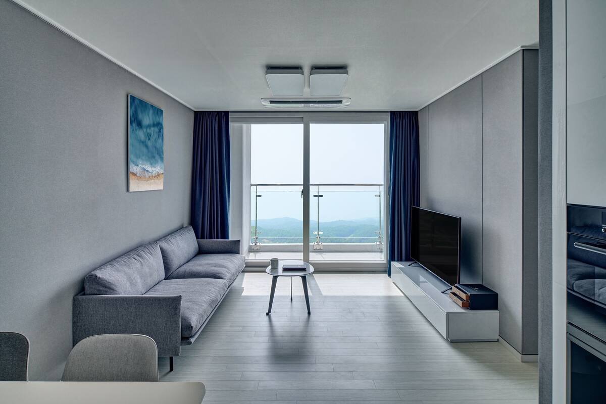 케이블 채널 시청이 가능한 55인치 평면 TV, TV, 바닥 난방/온돌