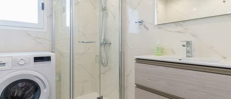 Shower, towels