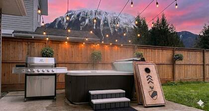 Large Groups Near Glacier w/ Hot Tub & Game Room