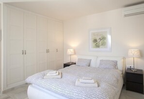 4 bedrooms, iron/ironing board, free WiFi, bed sheets
