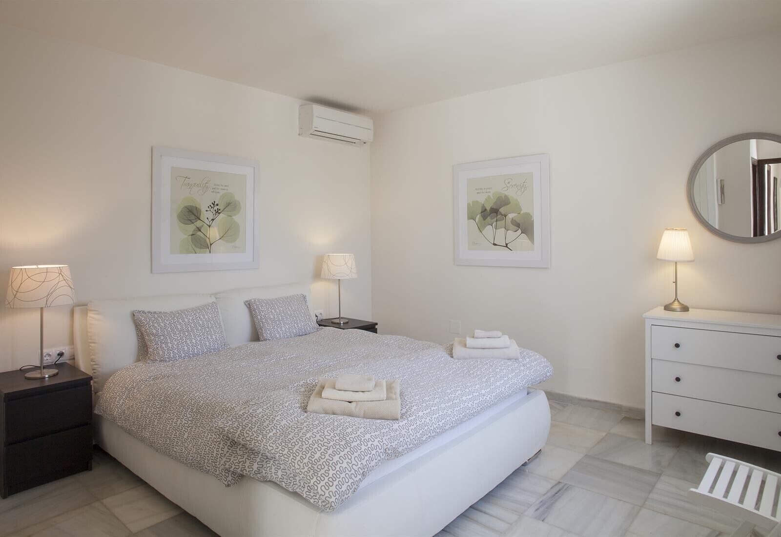 4 chambres, fer et planche à repasser, Wi-Fi gratuit, draps fournis