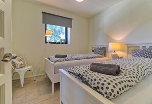 4 bedrooms, iron/ironing board, free WiFi, bed sheets - Amazing Villa with Panoramic Mountain Views, Terrace, Pool & Wi-Fi (Mijas Costa)