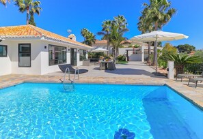 Pool - Amazing Villa with Panoramic Mountain Views, Terrace, Pool & Wi-Fi (Mijas Costa)