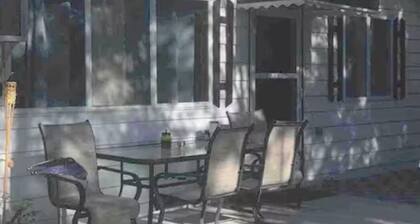 Cozy lake view cottage just steps from the water! No Cleaning Fee Fire pit kayak
