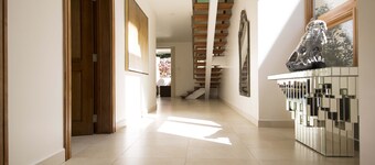 Luxury 3-Bed Villa, St James, near Beach & Gym