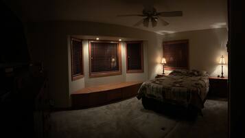 4 bedrooms, iron/ironing board, free WiFi, bed sheets