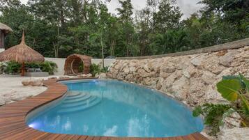 Hồ bơi ngoài trời