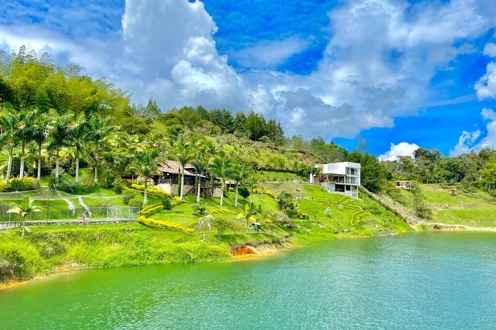 Villa in Guatape surrounded by the lake
