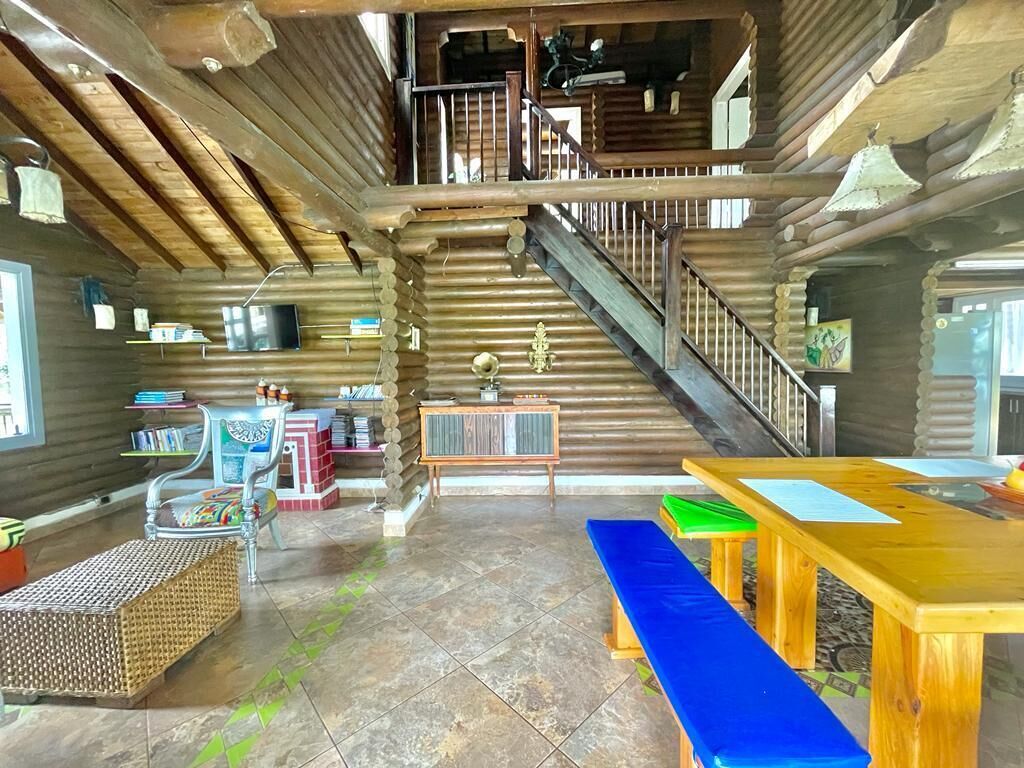 Villa in Guatape surrounded by the lake