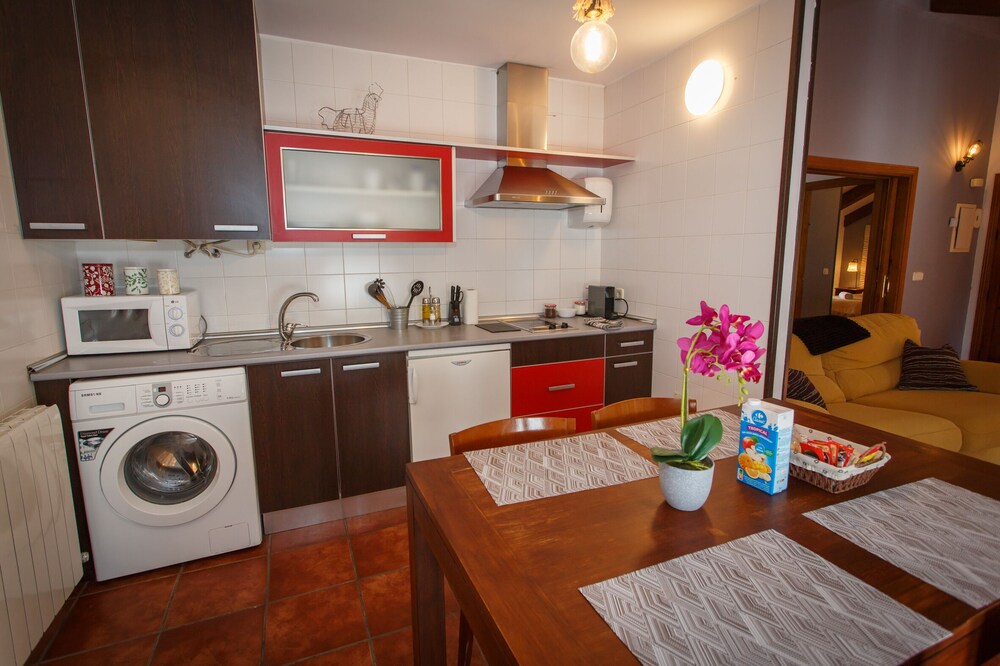 La Casa de la Maestra 2 is a charming house, typical of a town, with a warm and welcoming decoration.