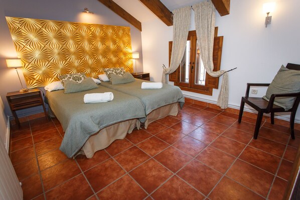 2 bedrooms, iron/ironing board, travel cot, free WiFi