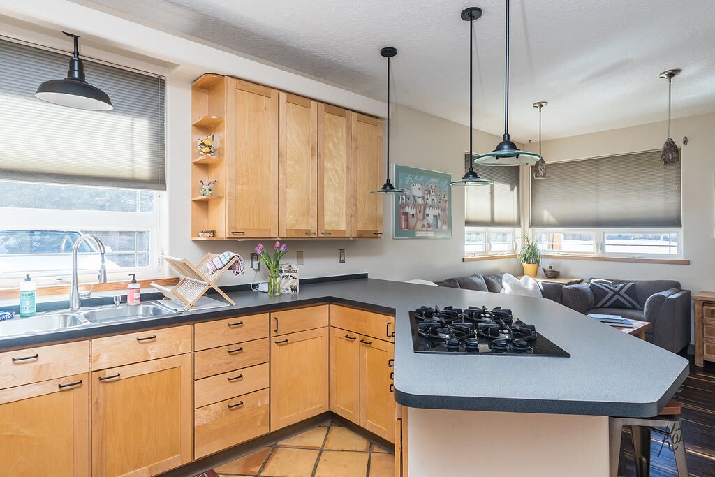 Modern Loft w/ Garage