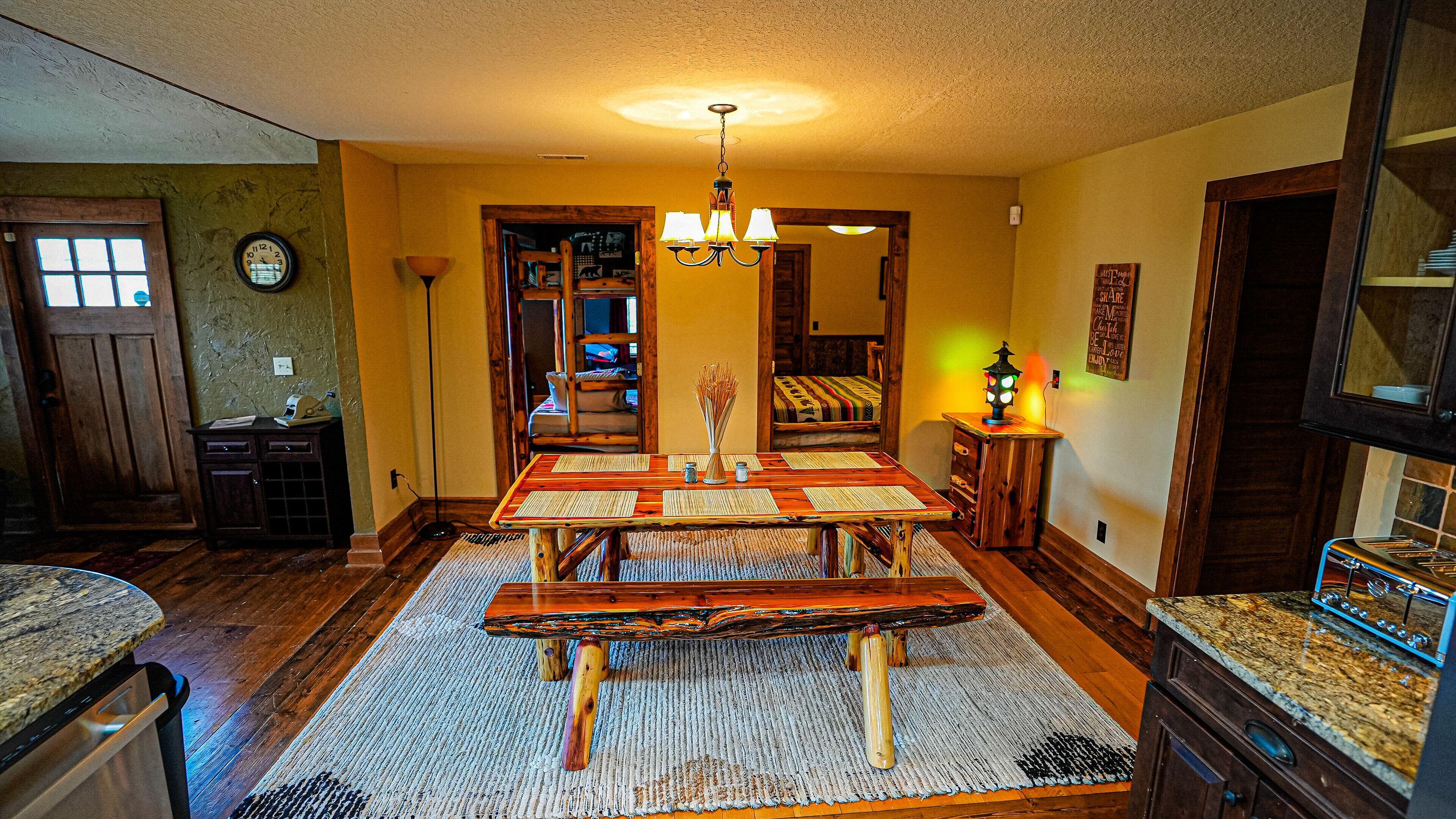 Chardonnay Chalet - Charming Cabin 25 mins from Cherokee Casino