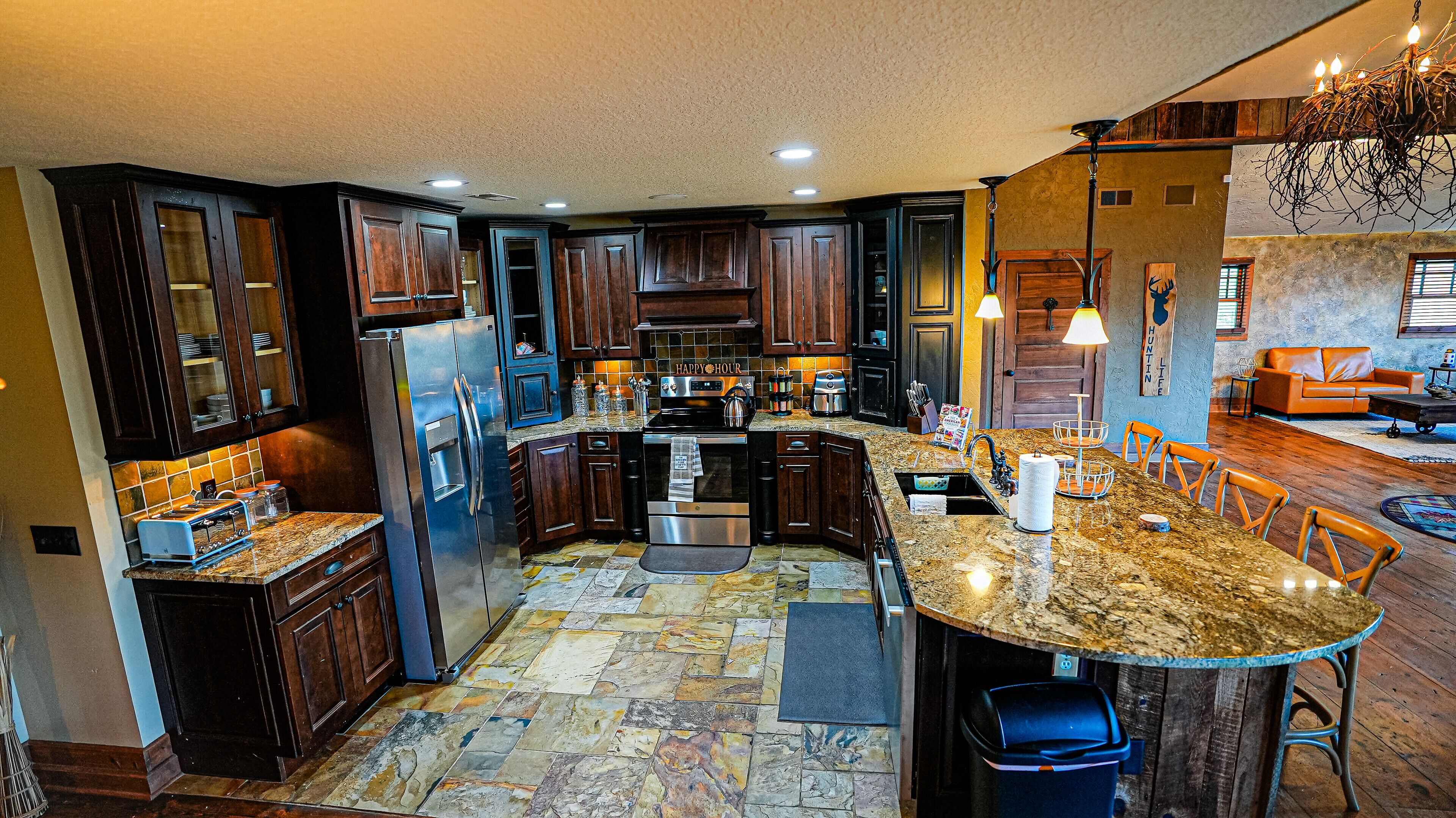 Chardonnay Chalet - Charming Cabin 25 mins from Cherokee Casino