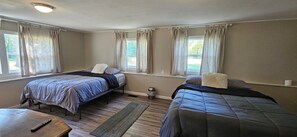 4 bedrooms, iron/ironing board, free WiFi, bed sheets