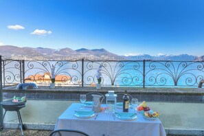 Outdoor dining - Rooftop On Stresa Lake View, Stresa, Italy (Stresa)