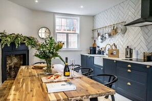 Dining - 5 Precentors Court - a premium stay that sleeps 6 guests in 3 bedrooms (York)