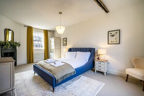 3 chambres, fer et planche à repasser