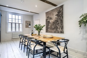 Dining - 5 Precentors Court - a premium stay that sleeps 6 guests in 3 bedrooms (York)