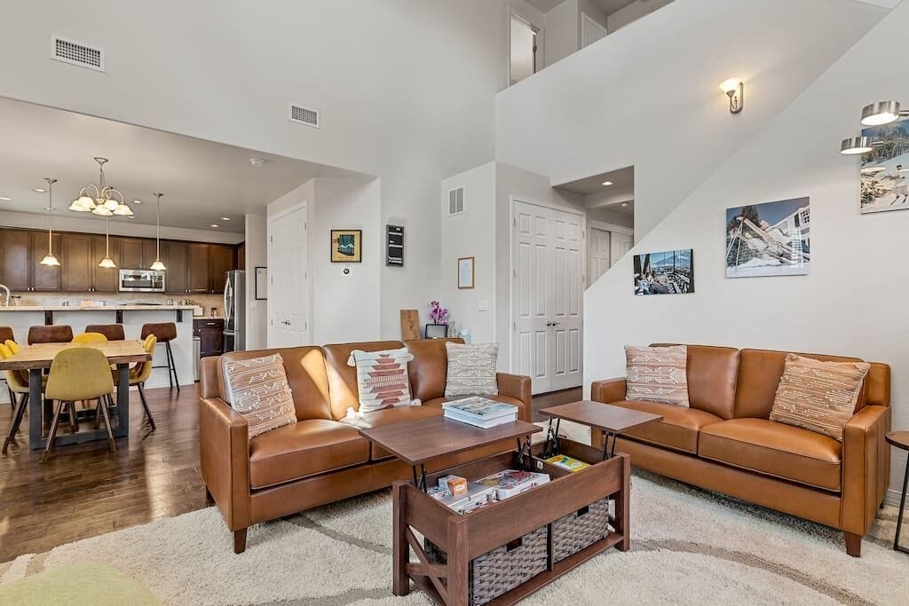 Stylish & Comfy ~ 5★ Location, ♛Royal Beds, HotTub