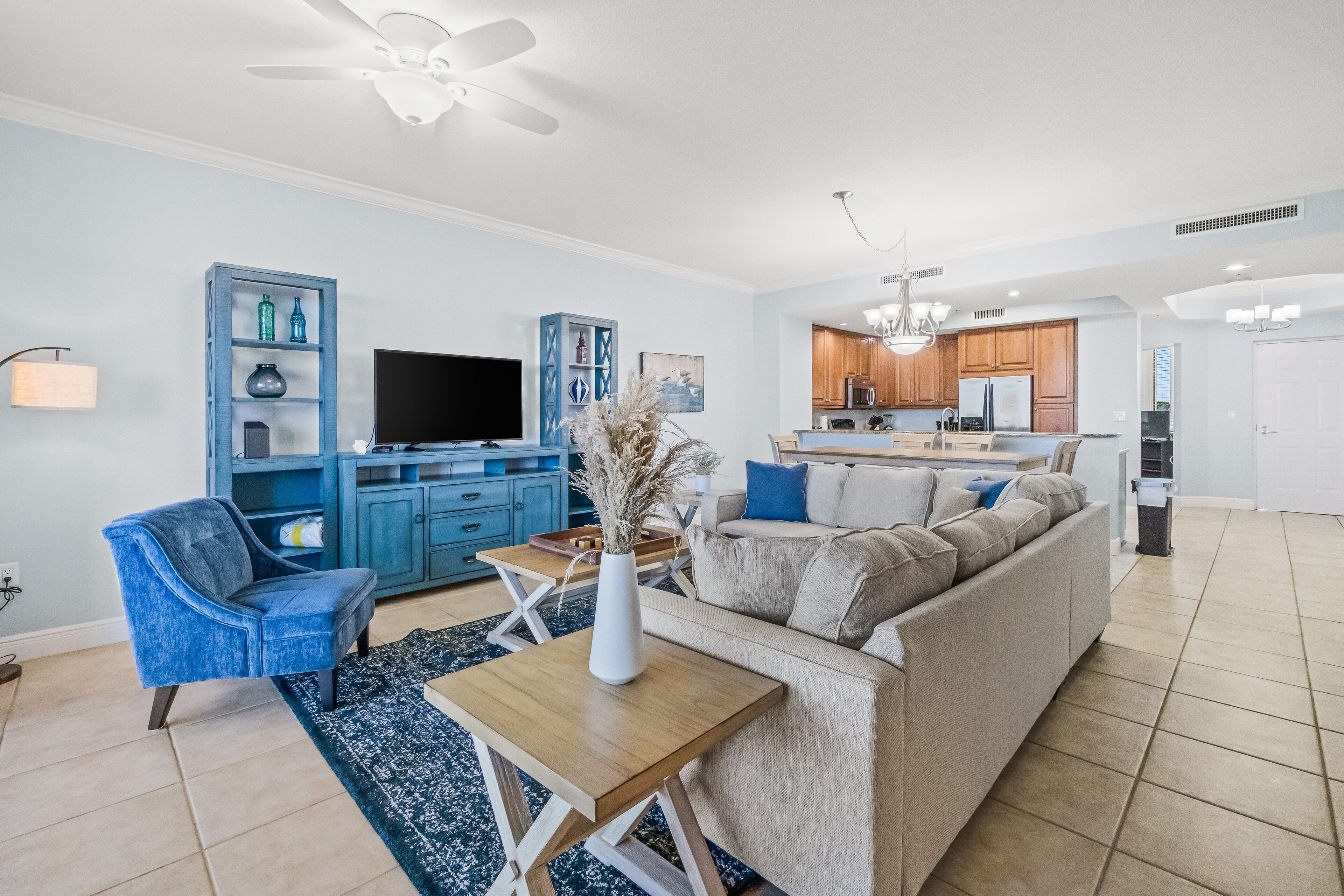 Golf getaway near the beach with shared pool, balcony, & WiFi - gorgeous view