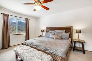 3 bedrooms, iron/ironing board, internet, bed sheets