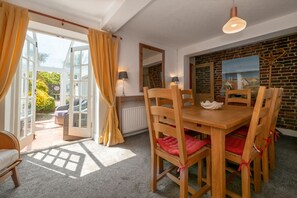 Dining - Charming holiday  cottage in the centre of Deal, sleeping 6 guests, 2 bathrooms seconds from the sea (Deal)