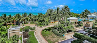 Snowbird-friendly Gulf-front condo with pool, hot tub, fitness room, & AC