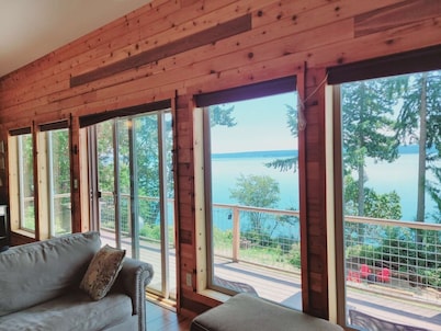 Hood Canal Hideway Waterfront home