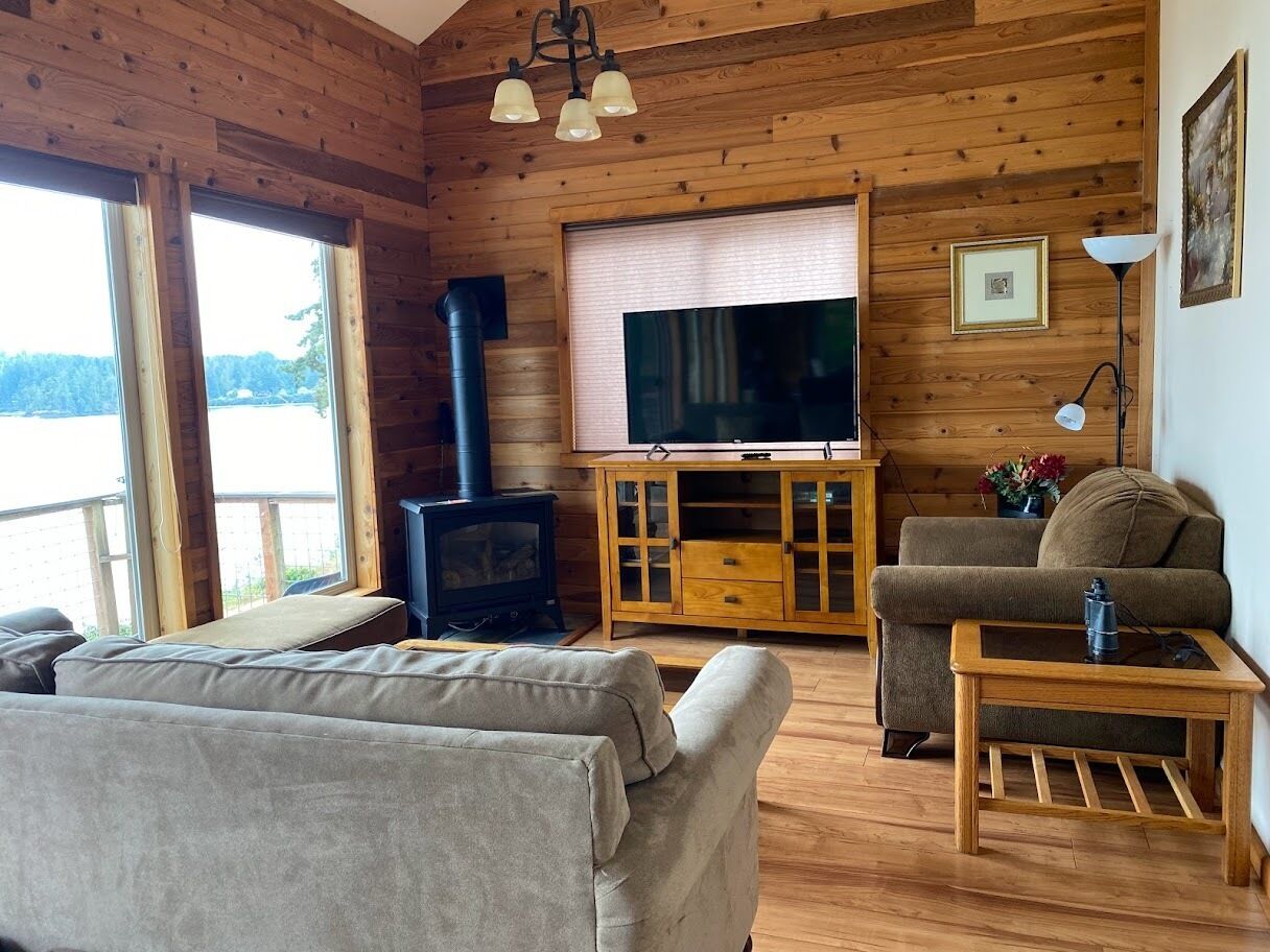 Hood Canal Hideway Waterfront home