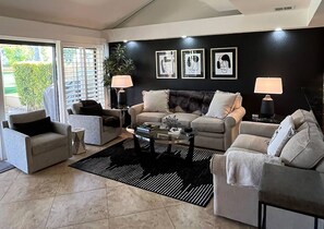 Televisie en een open haard