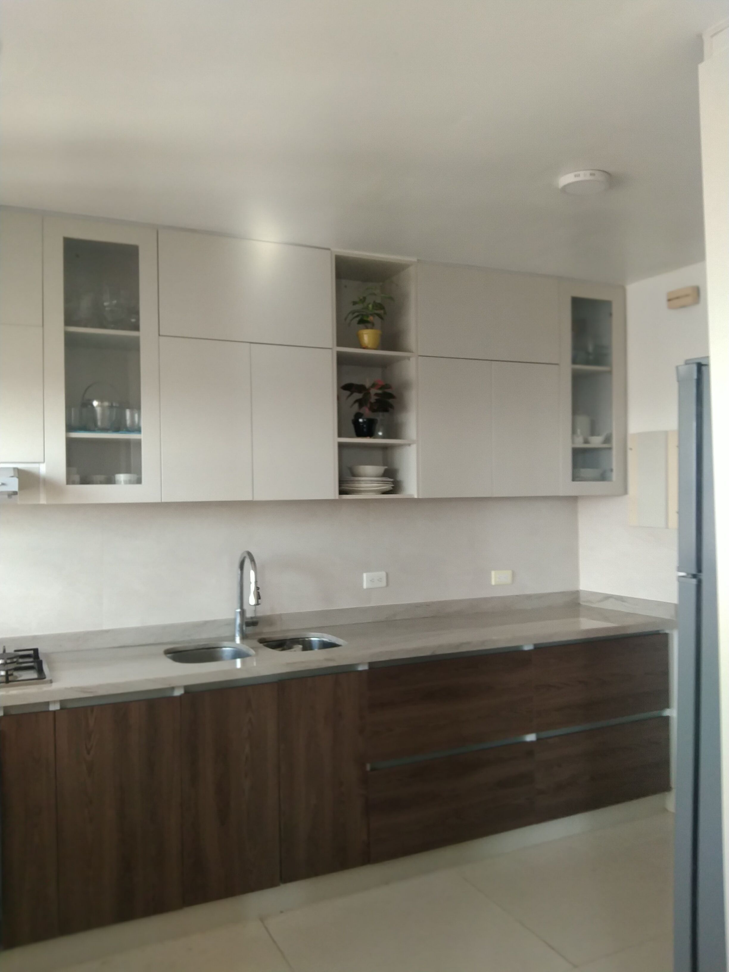 Réfrigérateur, micro-ondes, four, cafetière/bouilloire