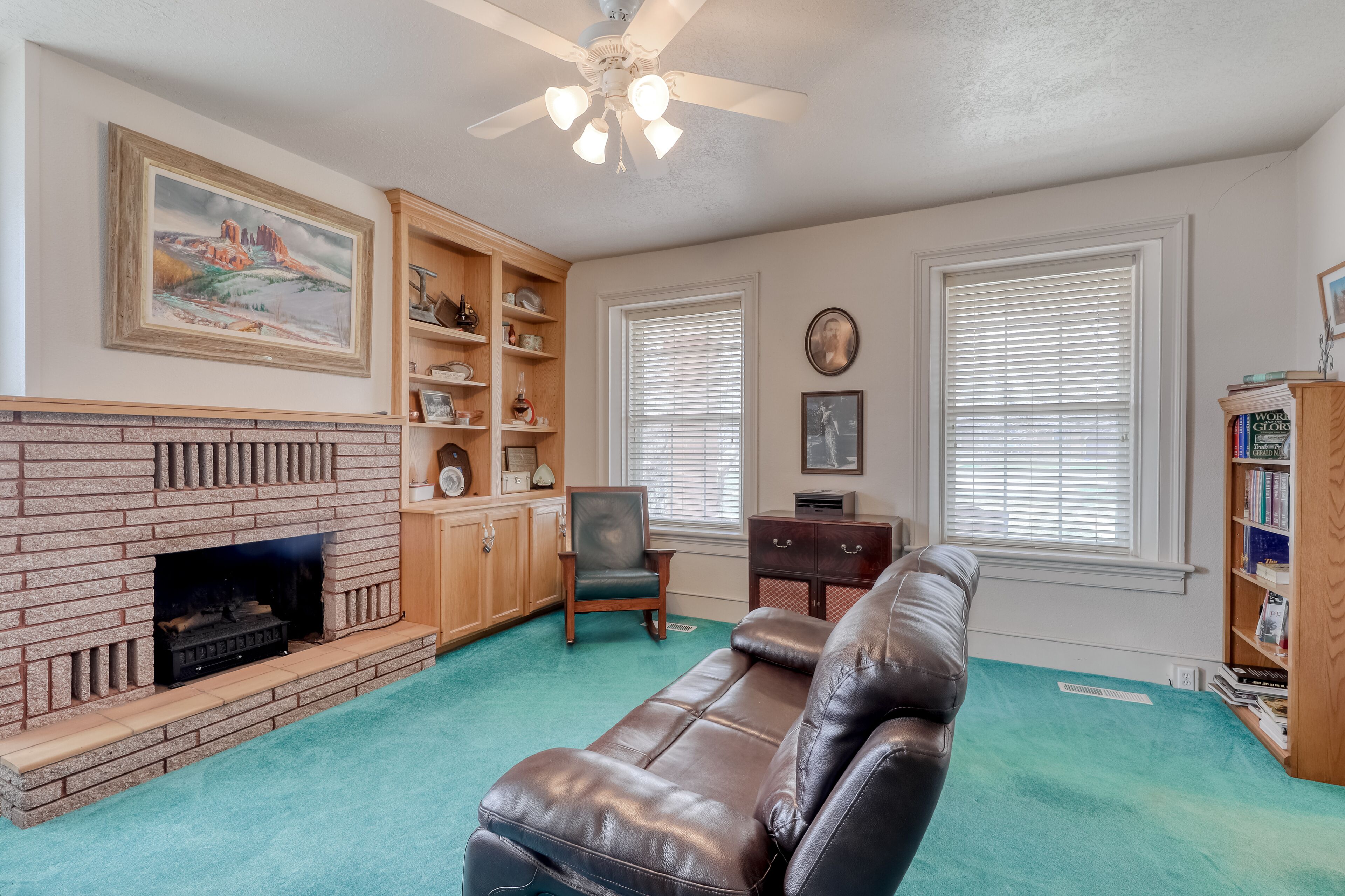 Classic home near national parks & skiing with orchard, gas grill, & free WiFi