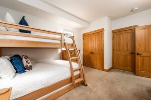 2 bedrooms, internet, bed sheets