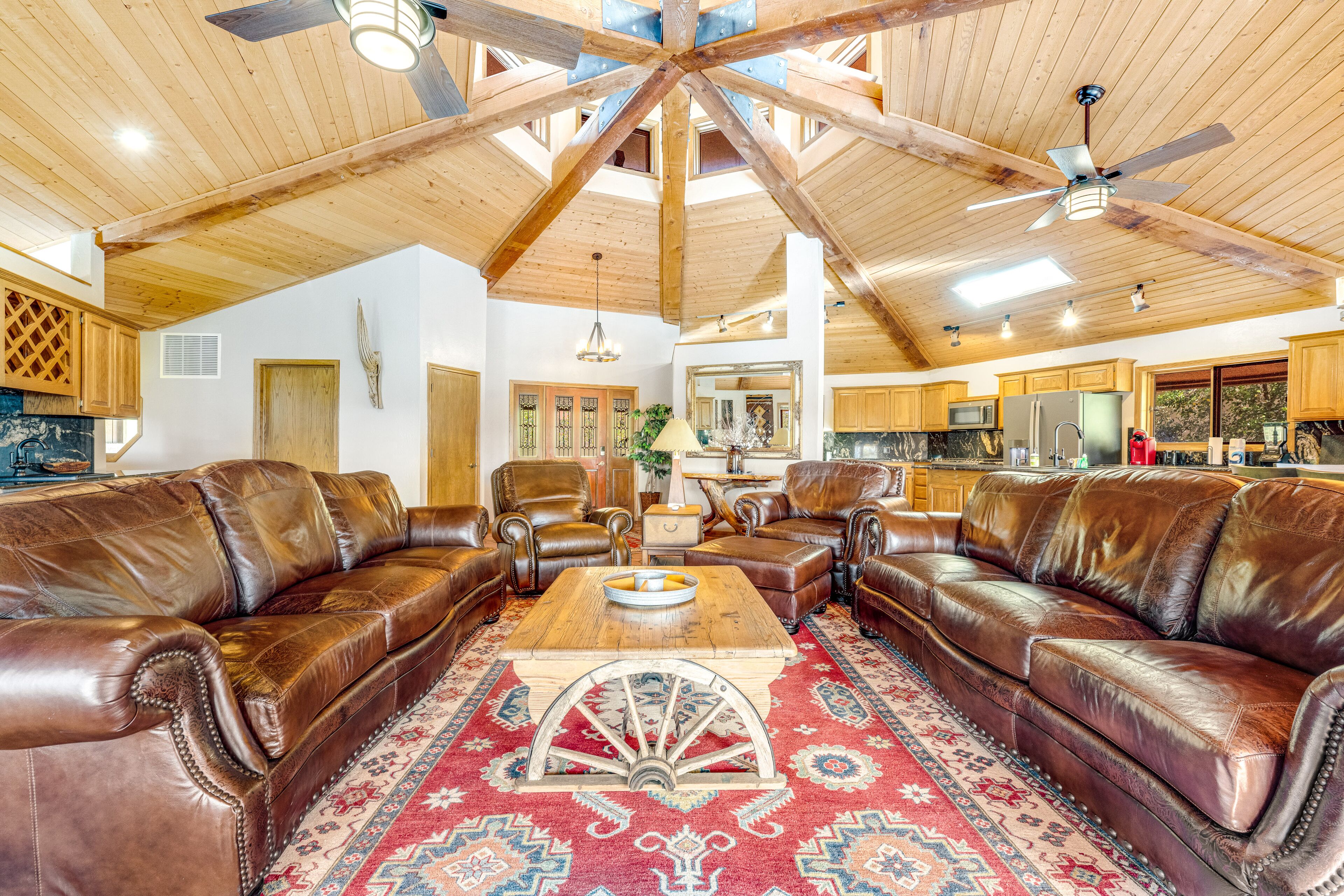 Classic Arizona home with central AC, washer/dryer & mountain views