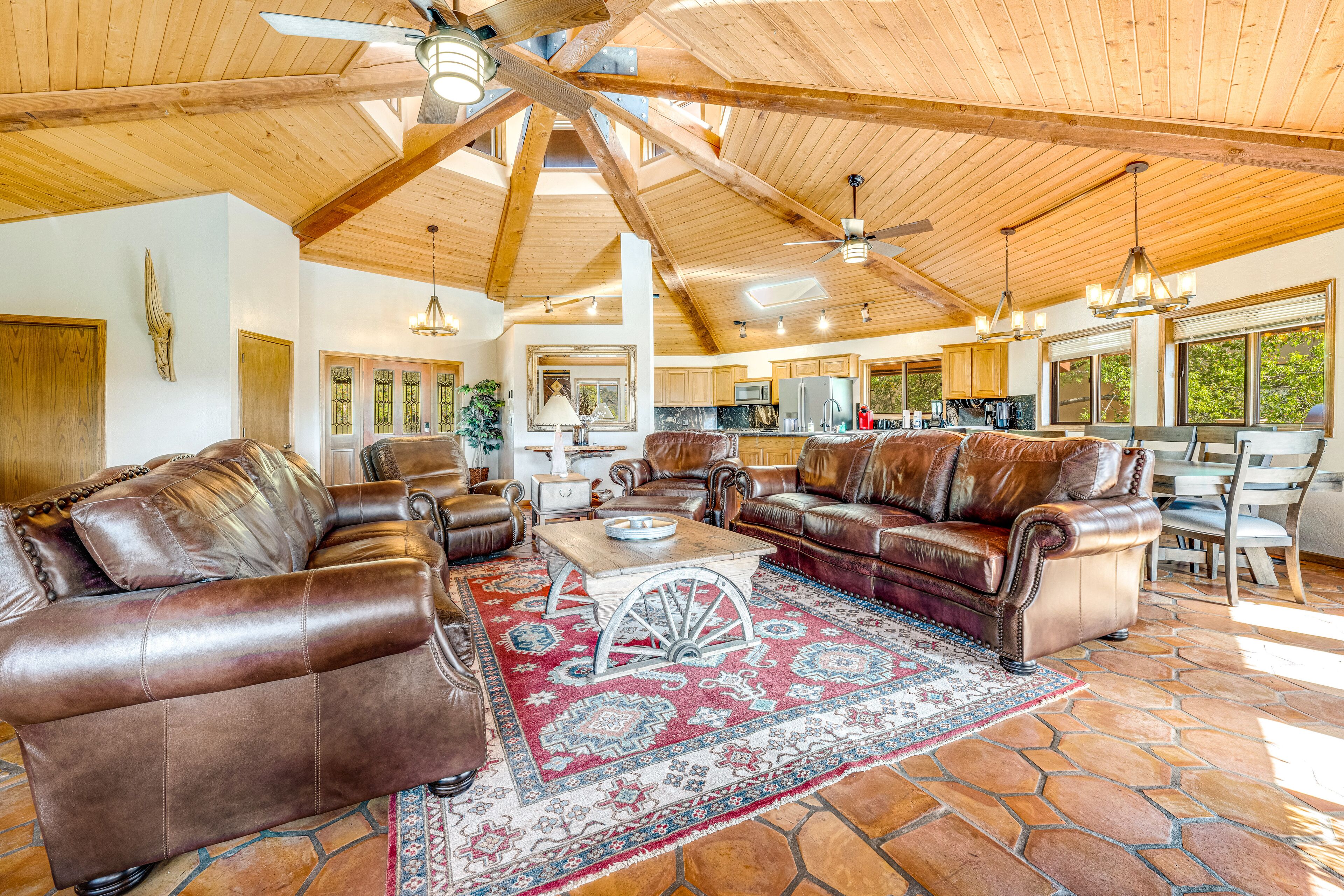 Classic Arizona home with central AC, washer/dryer & mountain views