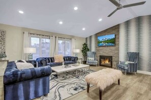 Smart TV, caminetto, tavolo da calcetto, tavolo da ping pong