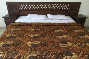 Standaard kamer | Een bureau, gratis wifi, beddengoed