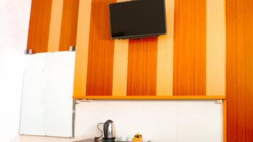 Executive Room | Desk, free WiFi, bed sheets