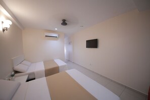 Family Room | Desk, free WiFi, bed sheets - Skudai Hotel Universiti Teknologi Malaysia (Johor Bahru)
