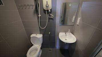 Suite Eksekutif | Kamar mandi | Shower, pancuran hujan, dan handuk