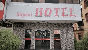 A hotel with a sign reading "Skudai Hotel" and multiple entrances. - Skudai Hotel Universiti Teknologi Malaysia (Johor Bahru)