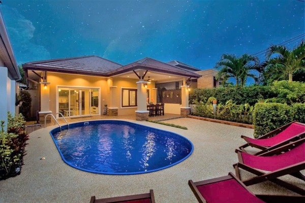 3 bedrooms, in-room safe, desk, iron/ironing board