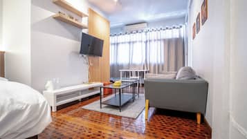 Estudio Deluxe | Escritorio, wifi gratis, ropa de cama