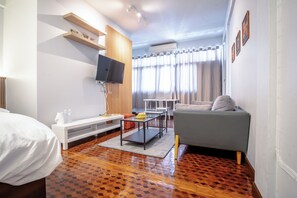 Deluxe Studio | Desk, free WiFi, bed sheets - Marhaba House (Chiang Mai)