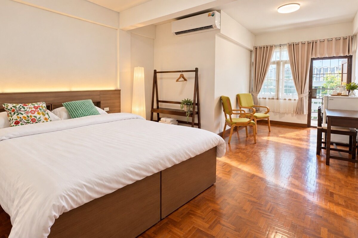 Desk, free WiFi, bed sheets