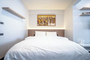 Deluxe Studio | Desk, free WiFi, bed sheets - Marhaba House (Chiang Mai)