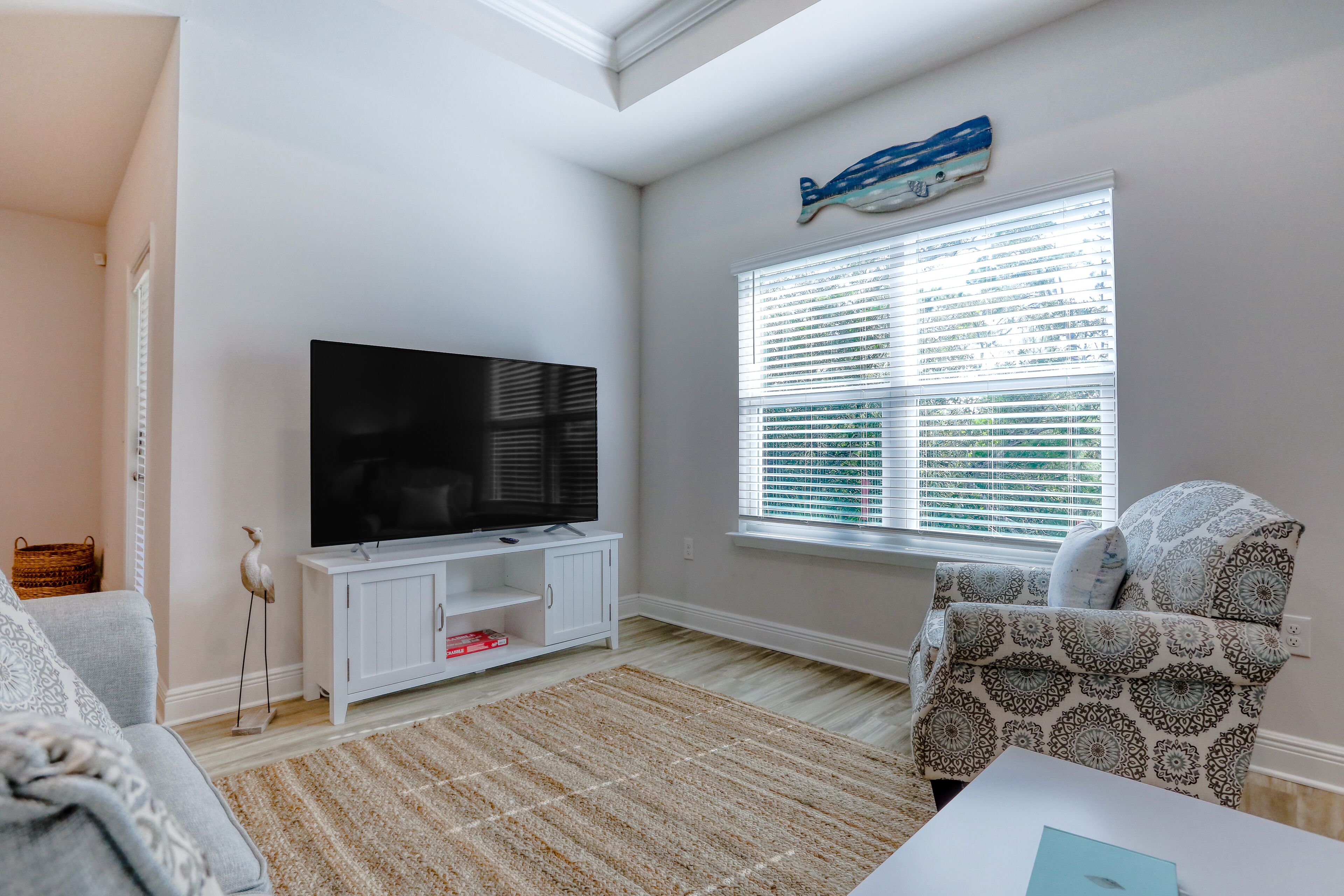 Fantastic coastal home with beach boardwalk, shared pool, private porch & WiFi